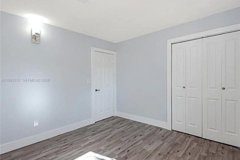 Casa en alquiler en Fort Lauderdale, Florida, 4 dormitorios, 135.54 m2 № 2064321 - foto 6