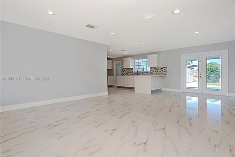 Casa en alquiler en Fort Lauderdale, Florida, 4 dormitorios, 135.54 m2 № 2064321 - foto 2