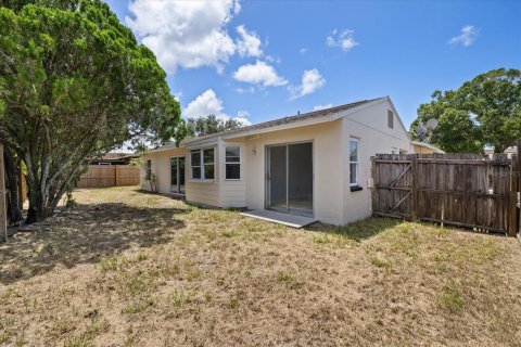 House in New Port Richey, Florida 3 bedrooms, 97.18 sq.m. № 2306341 - photo 28