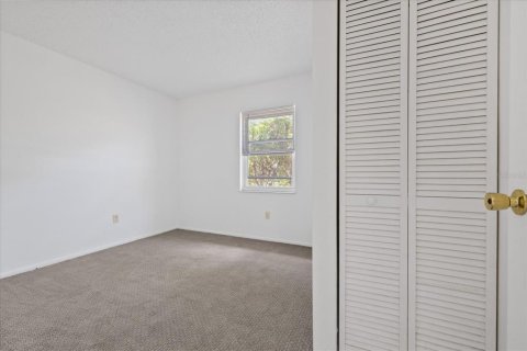 House in New Port Richey, Florida 3 bedrooms, 97.18 sq.m. № 2306341 - photo 16