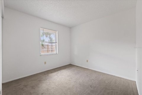 House in New Port Richey, Florida 3 bedrooms, 97.18 sq.m. № 2306341 - photo 17