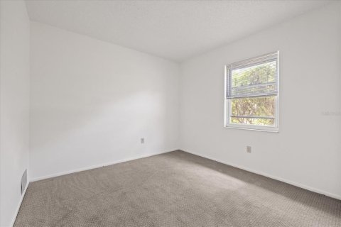 House in New Port Richey, Florida 3 bedrooms, 97.18 sq.m. № 2306341 - photo 14