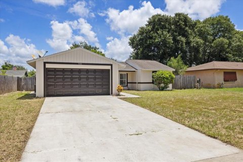 House in New Port Richey, Florida 3 bedrooms, 97.18 sq.m. № 2306341 - photo 29