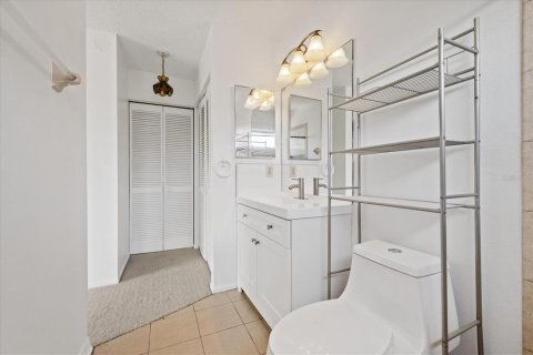 House in New Port Richey, Florida 3 bedrooms, 97.18 sq.m. № 2306341 - photo 22