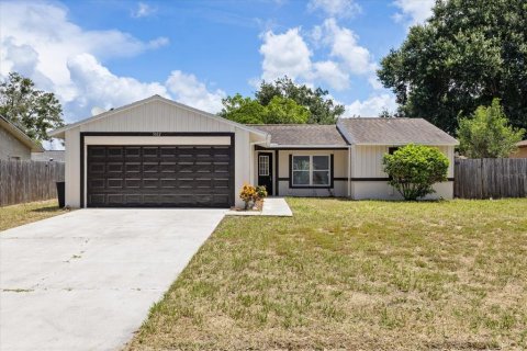 House in New Port Richey, Florida 3 bedrooms, 97.18 sq.m. № 2306341 - photo 30