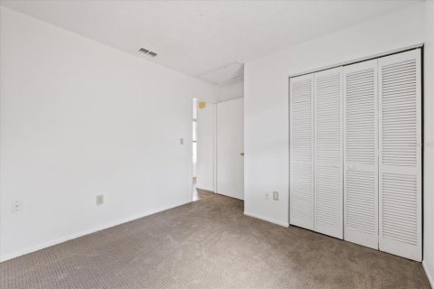 House in New Port Richey, Florida 3 bedrooms, 97.18 sq.m. № 2306341 - photo 18