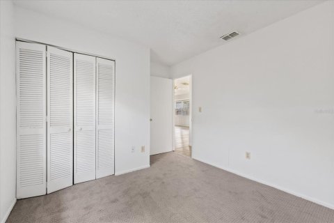 House in New Port Richey, Florida 3 bedrooms, 97.18 sq.m. № 2306341 - photo 15