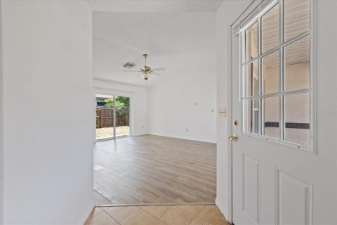 House in New Port Richey, Florida 3 bedrooms, 97.18 sq.m. № 2306341 - photo 7