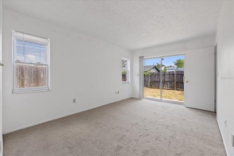House in New Port Richey, Florida 3 bedrooms, 97.18 sq.m. № 2306341 - photo 21