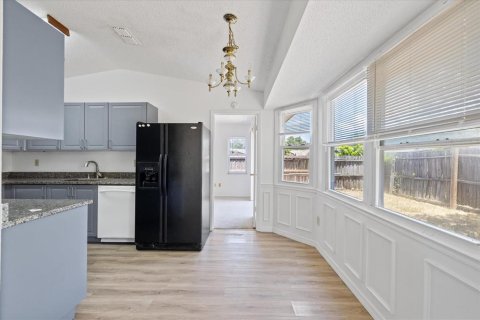 House in New Port Richey, Florida 3 bedrooms, 97.18 sq.m. № 2306341 - photo 3
