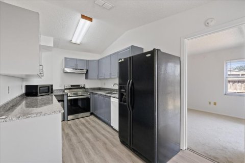 House in New Port Richey, Florida 3 bedrooms, 97.18 sq.m. № 2306341 - photo 13
