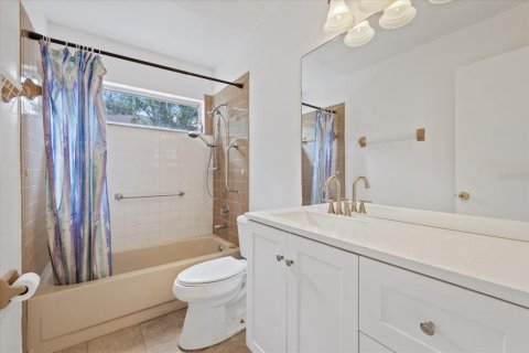 House in New Port Richey, Florida 3 bedrooms, 97.18 sq.m. № 2306341 - photo 24