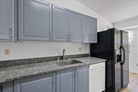 House in New Port Richey, Florida 3 bedrooms, 97.18 sq.m. № 2306341 - photo 12