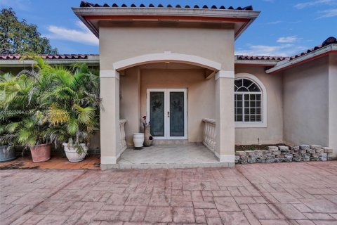 Casa en venta en Miami, Florida, 3 dormitorios, 200.02 m2 № 1960581 - foto 2