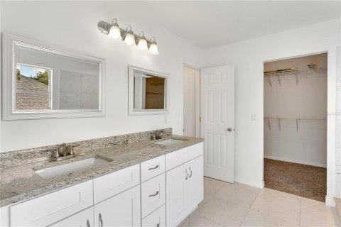 House in Windermere, Florida 4 bedrooms, 246.01 sq.m. № 2322291 - photo 8
