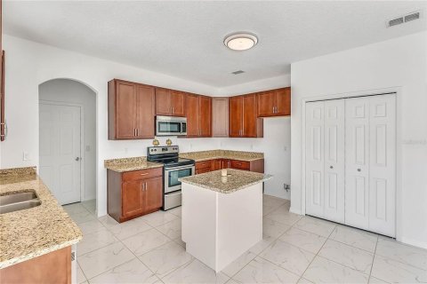 House in Windermere, Florida 4 bedrooms, 246.01 sq.m. № 2322291 - photo 6
