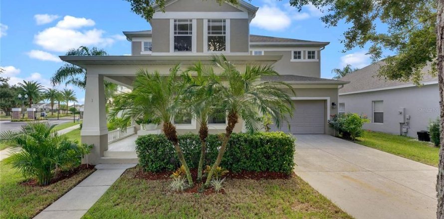 House in Windermere, Florida 4 bedrooms, 246.01 sq.m. № 2322291