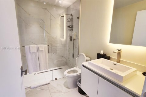 Condo in Riviera Beach, Florida, 2 bedrooms  № 2170356 - photo 11