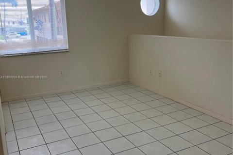 Propiedad comercial en venta en Miami, Florida № 1890571 - foto 7
