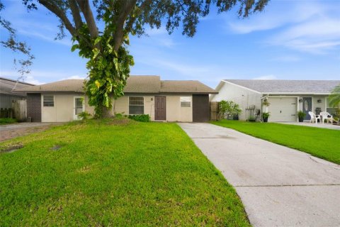 Villa ou maison à Land O' Lakes, Floride 3 chambres, 100.33 m2 № 2370978