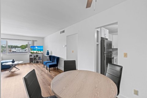 Copropriété à vendre à Pompano Beach, Floride: 2 chambres, 86.4 m2 № 2241547 - photo 13