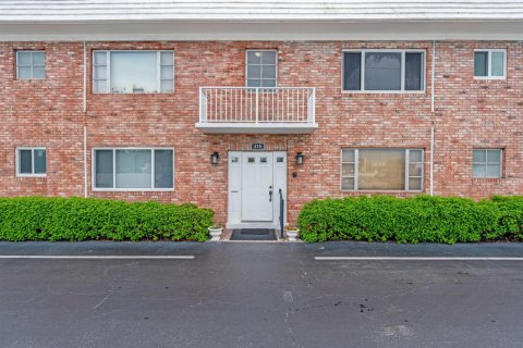 Copropriété à vendre à Pompano Beach, Floride: 2 chambres, 86.4 m2 № 2241547 - photo 9
