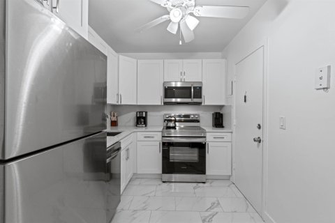 Copropriété à vendre à Pompano Beach, Floride: 2 chambres, 86.4 m2 № 2241547 - photo 2