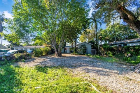 Commercial property in Miami, Florida 139.82 sq.m. № 2026305 - photo 27