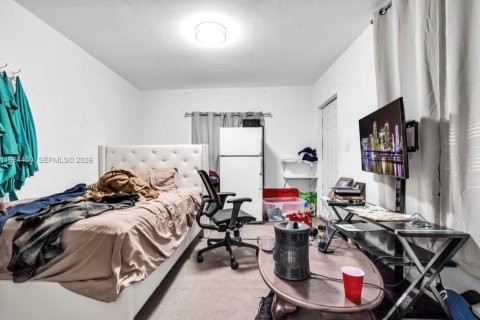 Commercial property in Miami, Florida 139.82 sq.m. № 2026305 - photo 24