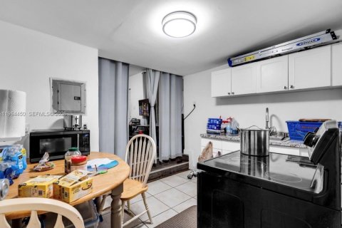 Commercial property in Miami, Florida 139.82 sq.m. № 2026305 - photo 26