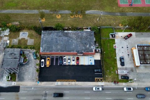 Propiedad comercial en Miami Gardens, Florida № 2081143