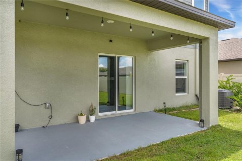 House in Land O' Lakes, Florida 6 bedrooms, 239.69 sq.m. № 2341625 - photo 22
