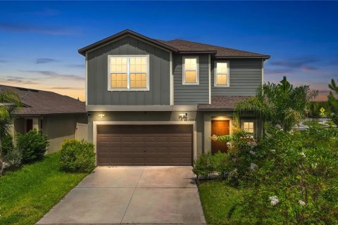 House in Land O' Lakes, Florida 6 bedrooms, 239.69 sq.m. № 2341625