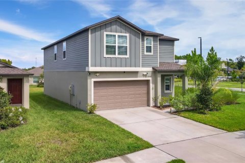 House in Land O' Lakes, Florida 6 bedrooms, 239.69 sq.m. № 2341625 - photo 2