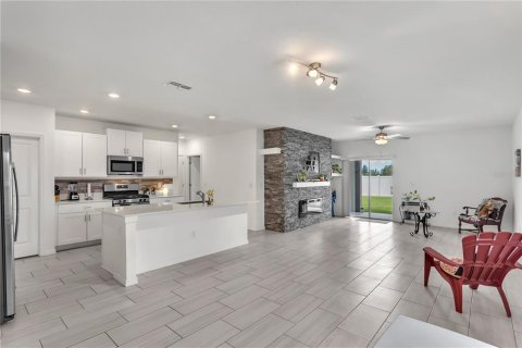 House in Land O' Lakes, Florida 6 bedrooms, 239.69 sq.m. № 2341625 - photo 5