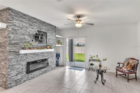 House in Land O' Lakes, Florida 6 bedrooms, 239.69 sq.m. № 2341625 - photo 7