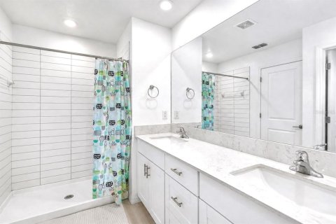 House in Land O' Lakes, Florida 6 bedrooms, 239.69 sq.m. № 2341625 - photo 13