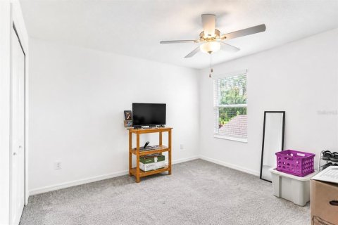 House in Land O' Lakes, Florida 6 bedrooms, 239.69 sq.m. № 2341625 - photo 16