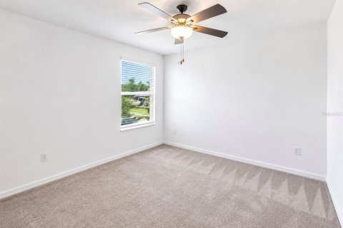 House in Land O' Lakes, Florida 6 bedrooms, 239.69 sq.m. № 2341625 - photo 19