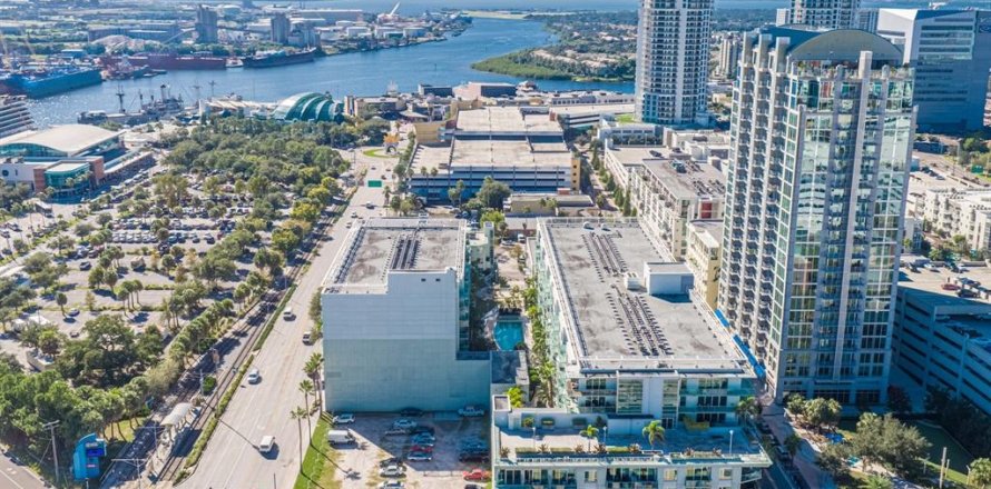 Condo à Tampa, Floride, 2 chambres  № 2323047