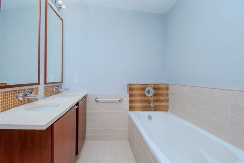 Copropriété à vendre à Tampa, Floride: 2 chambres, 111.76 m2 № 2323047 - photo 12