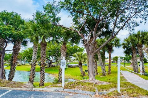 Copropriété à vendre à West Palm Beach, Floride: 1 chambre, 63.55 m2 № 2077801 - photo 11