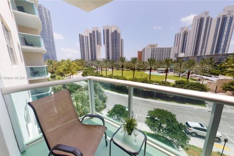 Condo in Sunny Isles Beach, Florida, 1 bedroom  № 1979819 - photo 2