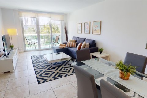 Condo in Sunny Isles Beach, Florida, 1 bedroom  № 1979819 - photo 16
