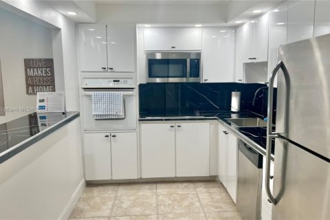 Condo in Sunny Isles Beach, Florida, 1 bedroom  № 1979819 - photo 5