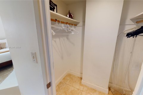 Condo in Sunny Isles Beach, Florida, 1 bedroom  № 1979819 - photo 18