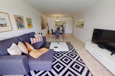 Condo in Sunny Isles Beach, Florida, 1 bedroom  № 1979819 - photo 8