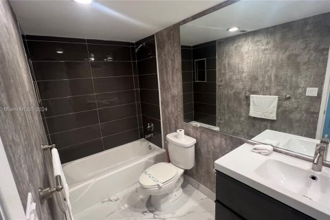 Condo in Sunny Isles Beach, Florida, 1 bedroom  № 1979819 - photo 13