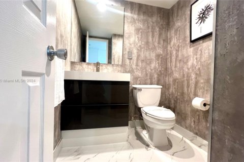 Condo in Sunny Isles Beach, Florida, 1 bedroom  № 1979819 - photo 15