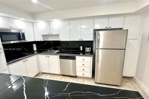 Condo in Sunny Isles Beach, Florida, 1 bedroom  № 1979819 - photo 7